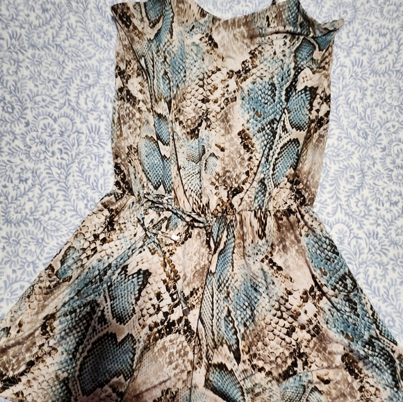 Romper - Picture 2 of 3